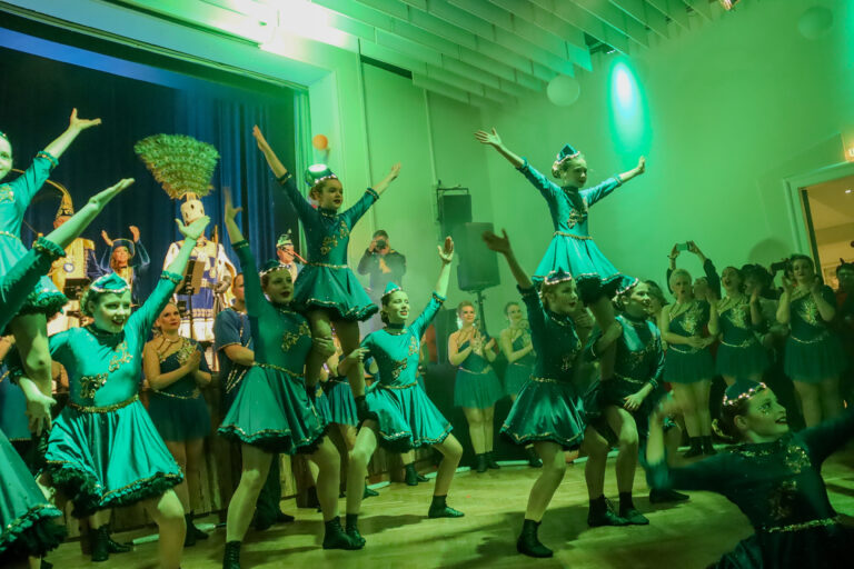 Weiberball-Party – Walder Stadtsaal
