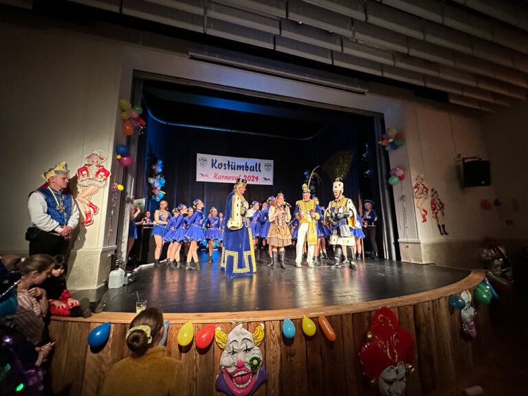 Kostümball im Walder Stadtsaal